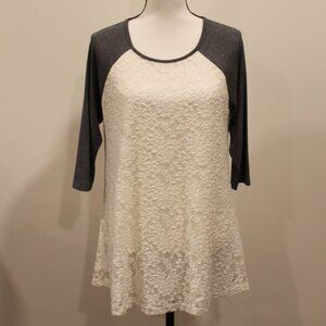 Discount Divas‎ Lace/Grey Top Size M
